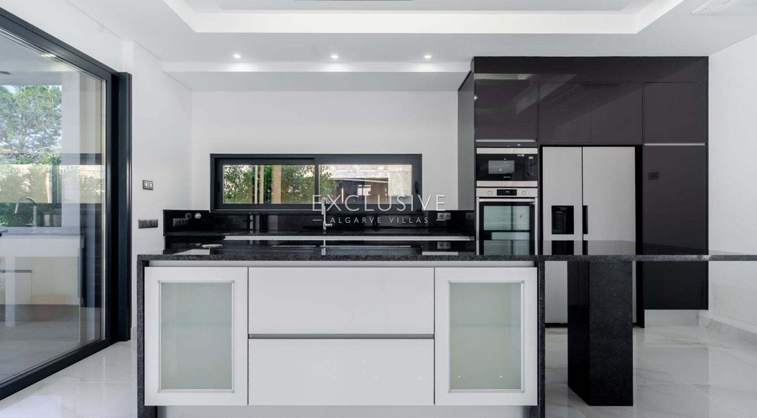 Villa in Vilamoura, Quarteira, Algarve 2 - 17738956