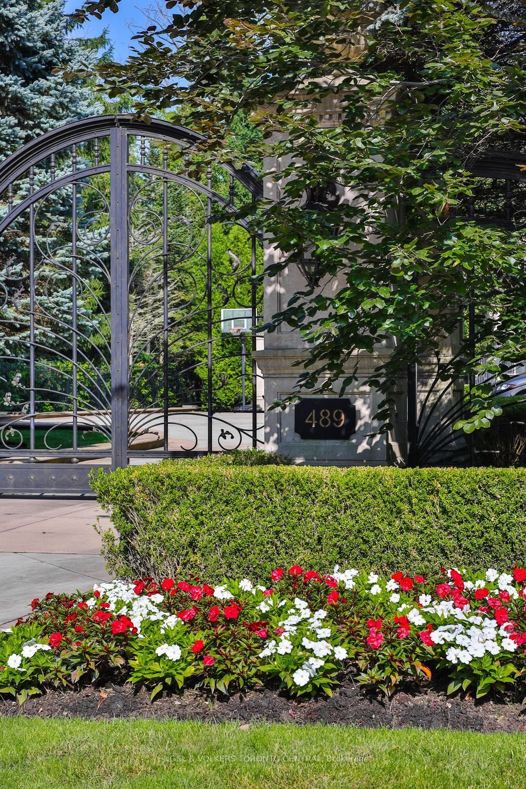 House in Oakville, Ontario, Canada 2 - 17738842
