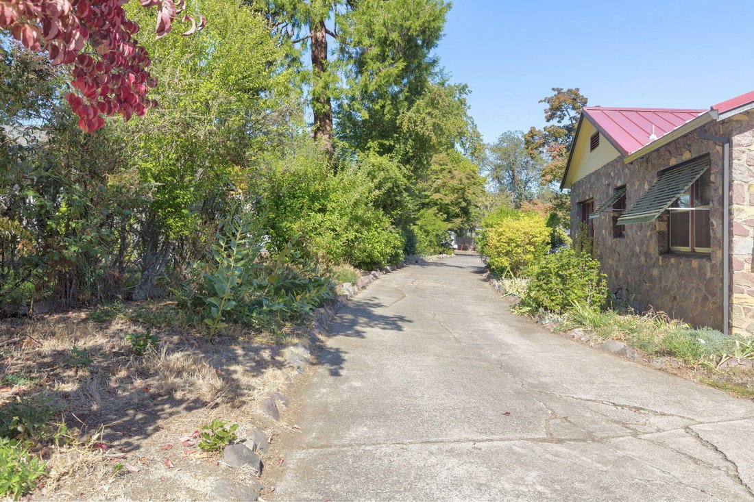 House in Medford, Oregon, United States 4 - 17740494