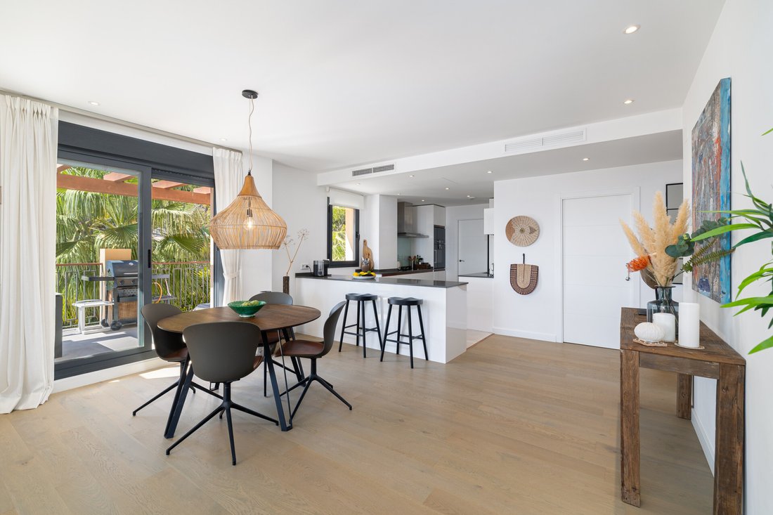 Apartment in El Paraíso, Benahavis, Spain 3 - 17740769