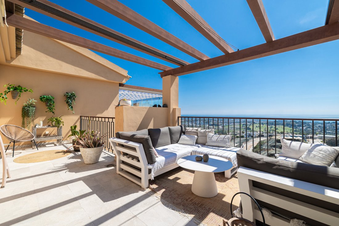 Apartment in El Paraíso, Benahavis, Spain 1 - 17740769