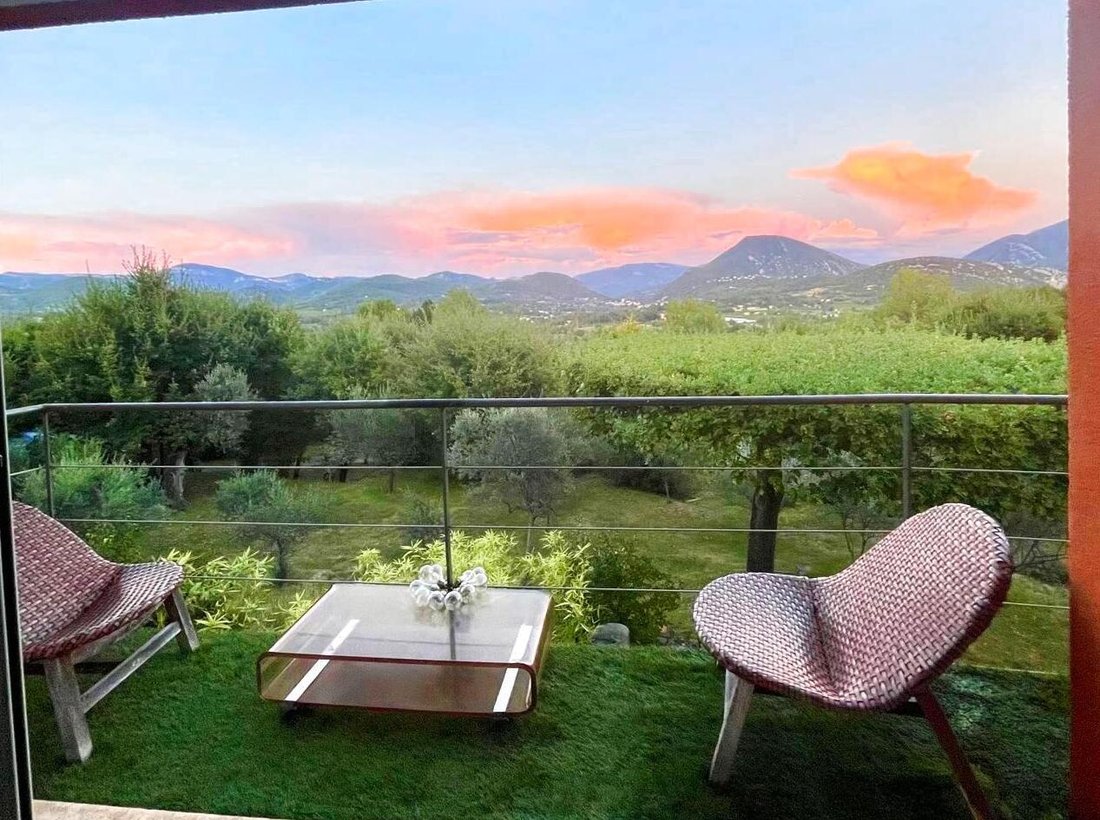 Estate in Ouest Sud, Vaison-la-Romaine, France 1 - 17064099