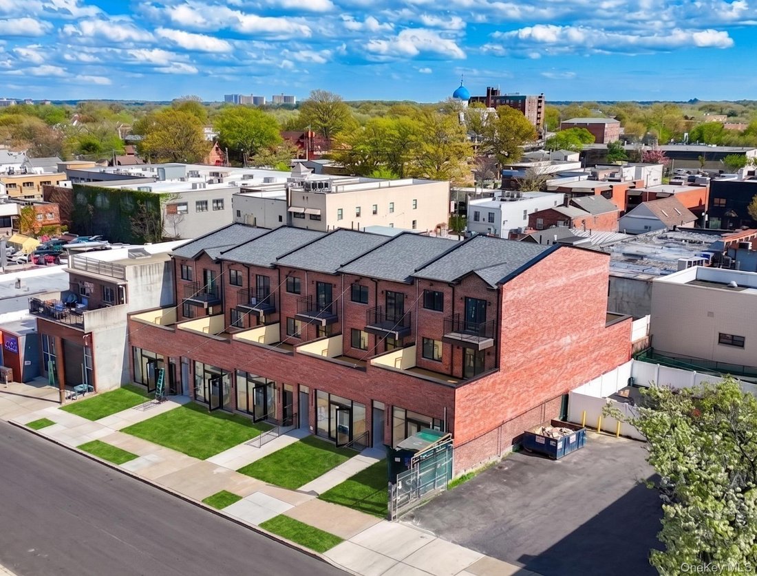 House in New York, New York, United States 1 - 17740533