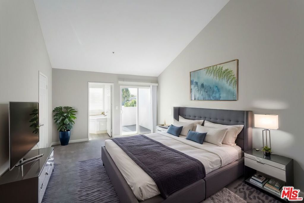 Los Angeles, California, United States 4 - 17740273