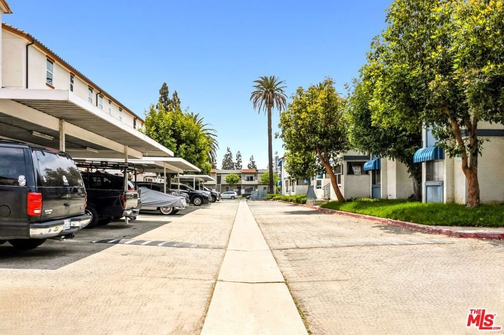 Covina, California, United States 5 - 17740270