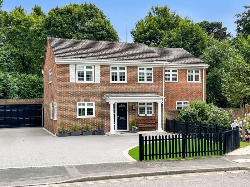 House in Crawley Hill, Surrey Heath, England 1 - 17740393