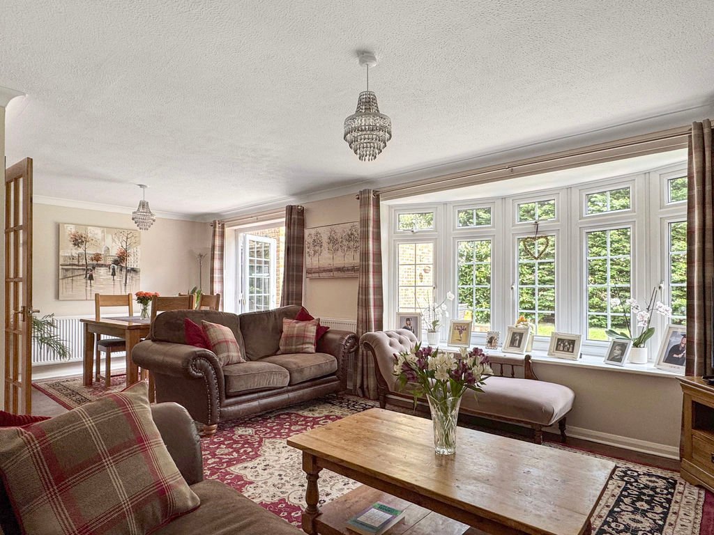 House in Crawley Hill, Surrey Heath, England 2 - 17740393
