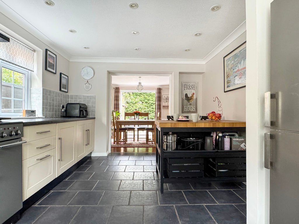 House in Crawley Hill, Surrey Heath, England 3 - 17740393