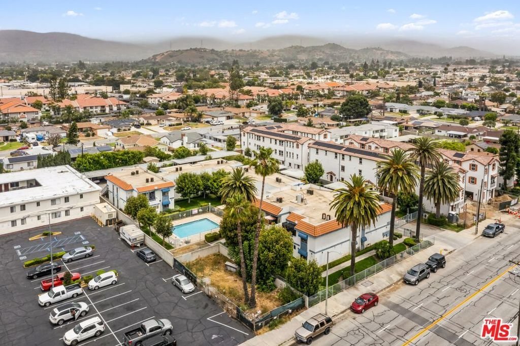Covina, California, United States 2 - 17740270