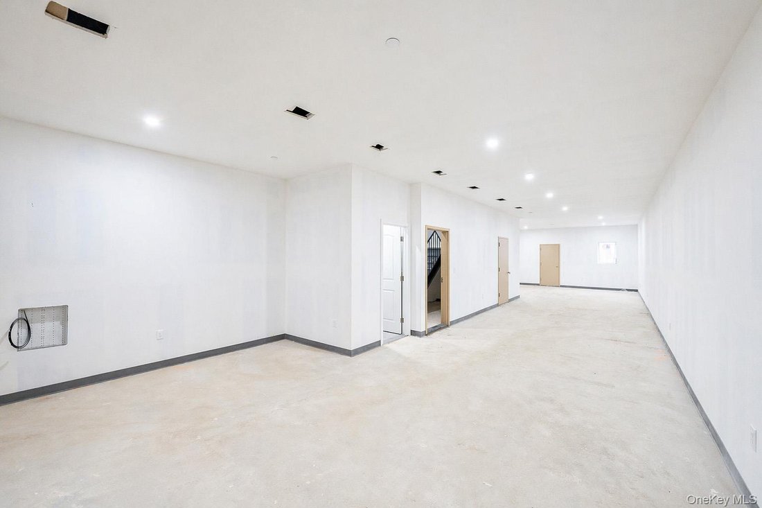 House in New York, New York, United States 4 - 17740533