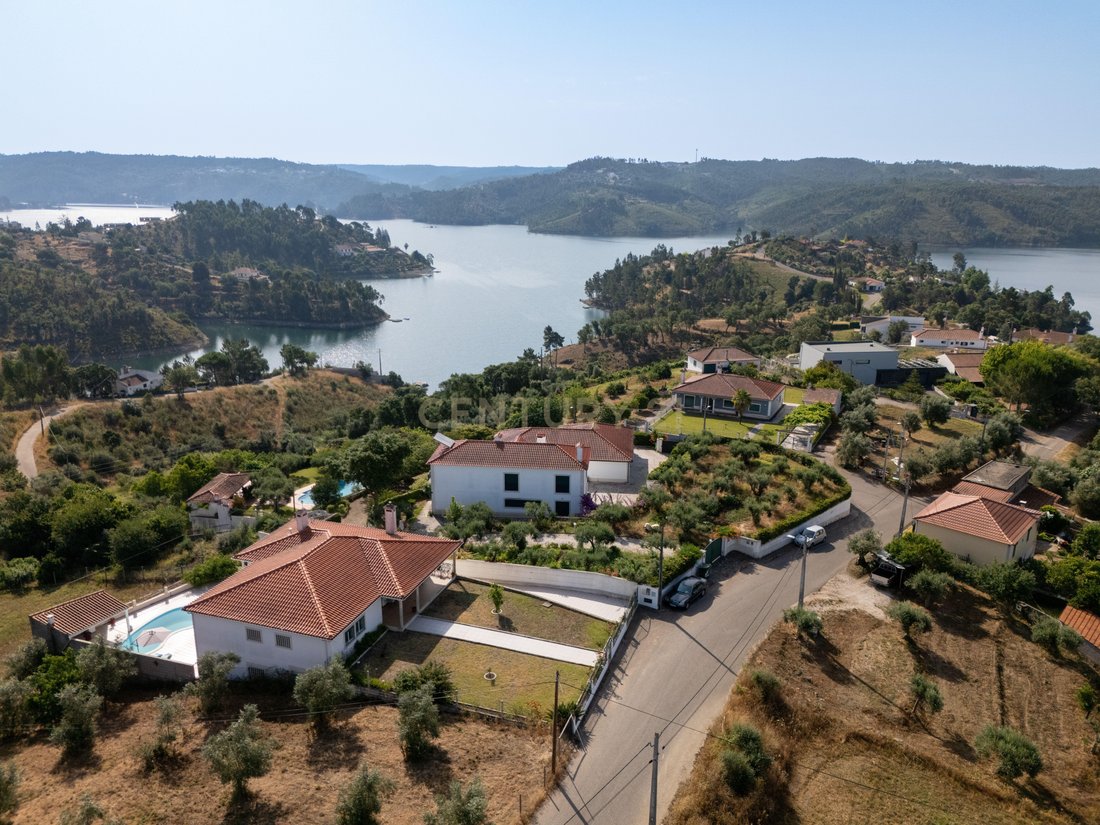 Villa in Serra e Junceira, Santarem District, Portugal 1 - 17741233