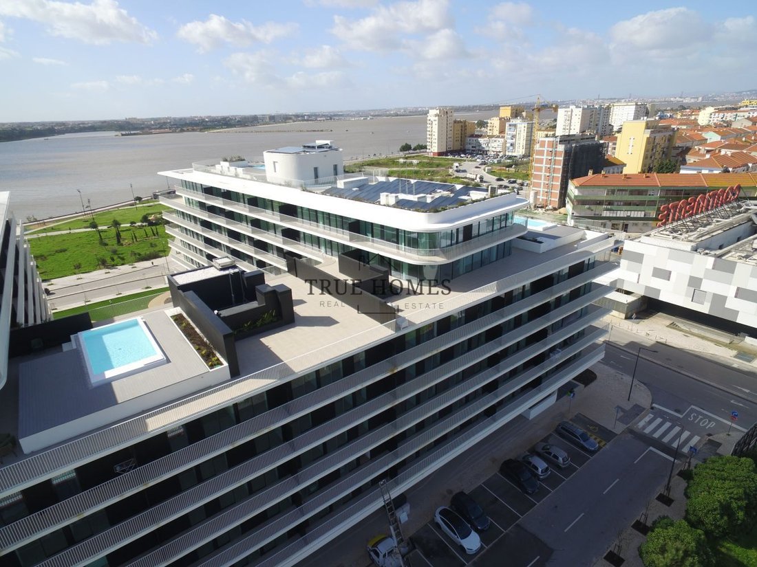 Apartment in Alto do Seixalinho, Santo Andre e Verderena, Setubal, Portugal 1 - 17741325