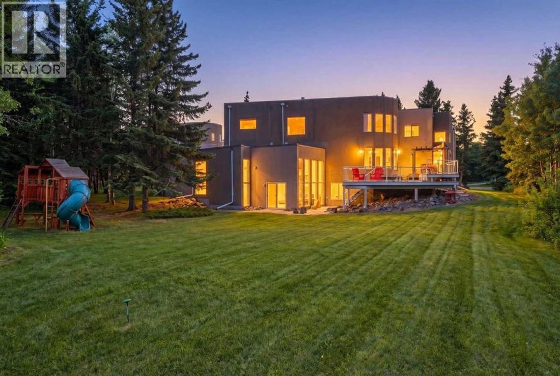 House in Calgary, Alberta, Canada 3 - 17741277