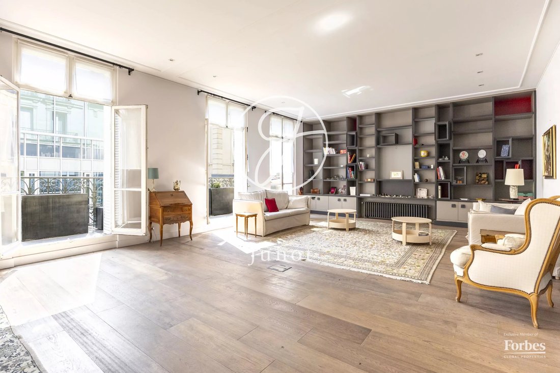 Apartment in Triangle d'Or, Paris 8e Arrondissement, Paris 1 - 16099792