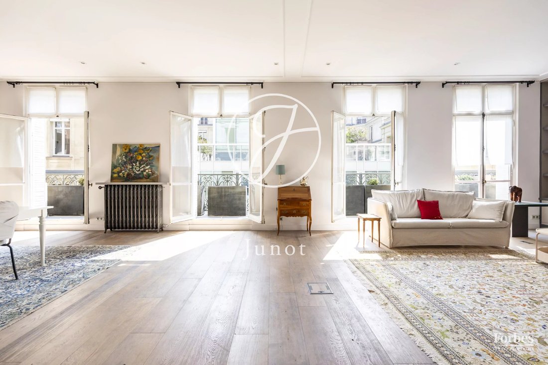 Apartment in Triangle d'Or, Paris 8e Arrondissement, Paris 4 - 16099792