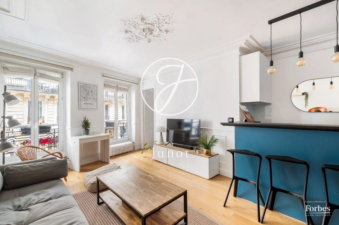 Apartment in Lorette-Martyrs, Paris 9e Arrondissement, Paris 2 - 16937968