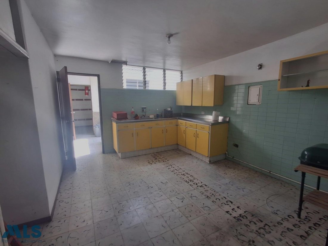 House in Medellín, Antioquia, Colombia 4 - 17741445