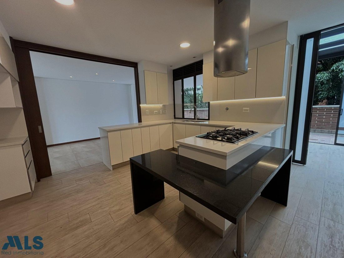 Apartment in Medellín, Antioquia, Colombia 2 - 17741455