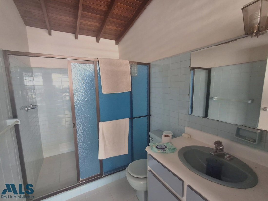 House in Medellín, Antioquia, Colombia 3 - 17741445