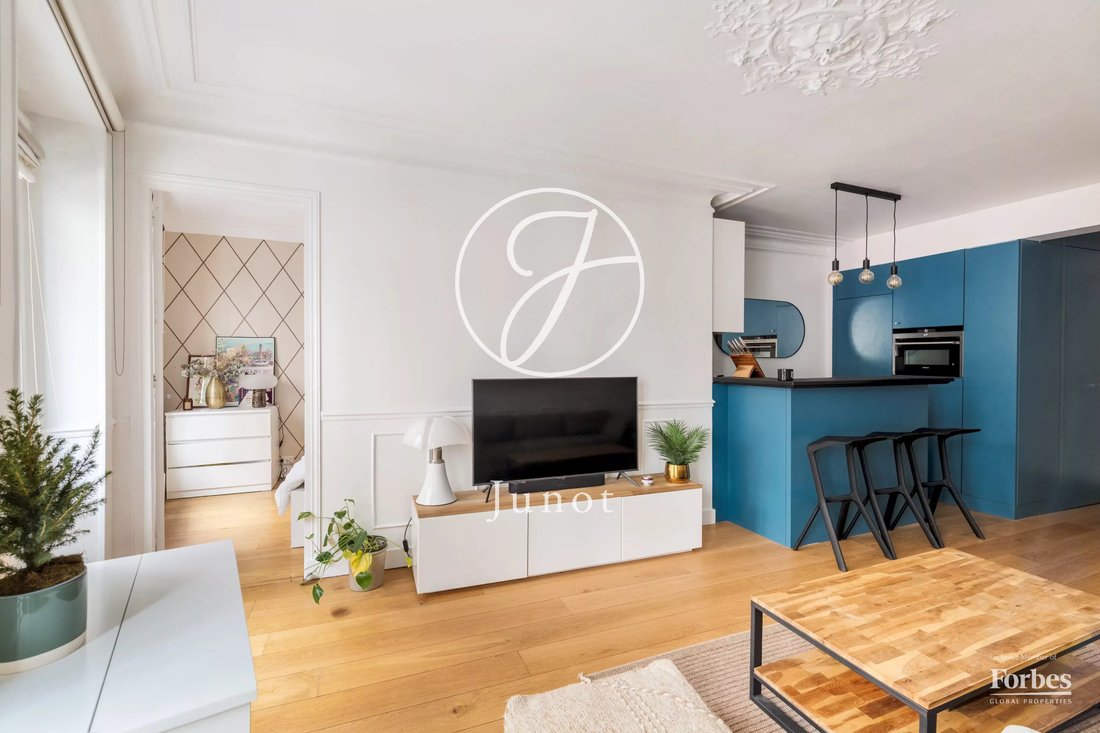 Apartment in Lorette-Martyrs, Paris 9e Arrondissement, Paris 4 - 16937968