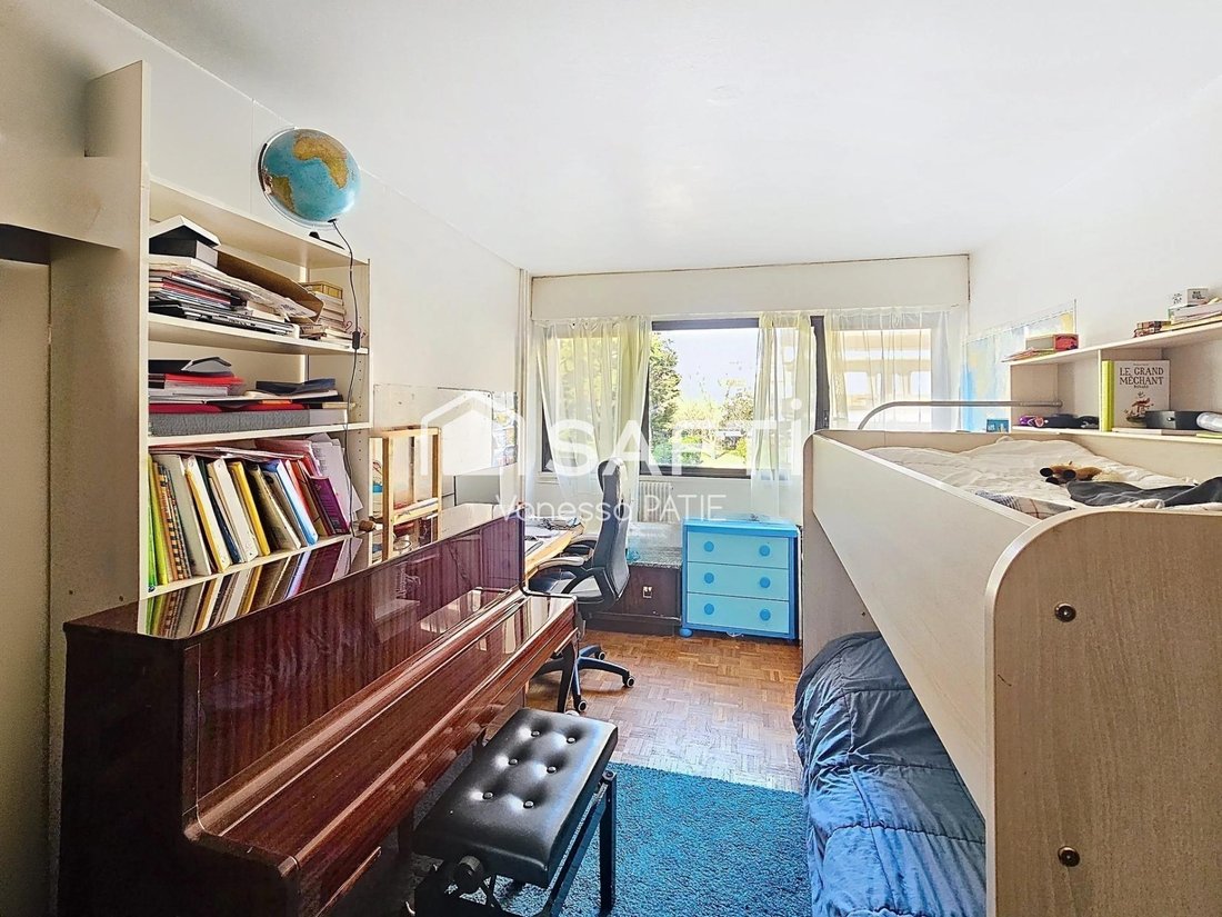 Apartment in Espaces Jeunes, Issy-les-Moulineaux, France 5 - 17742621