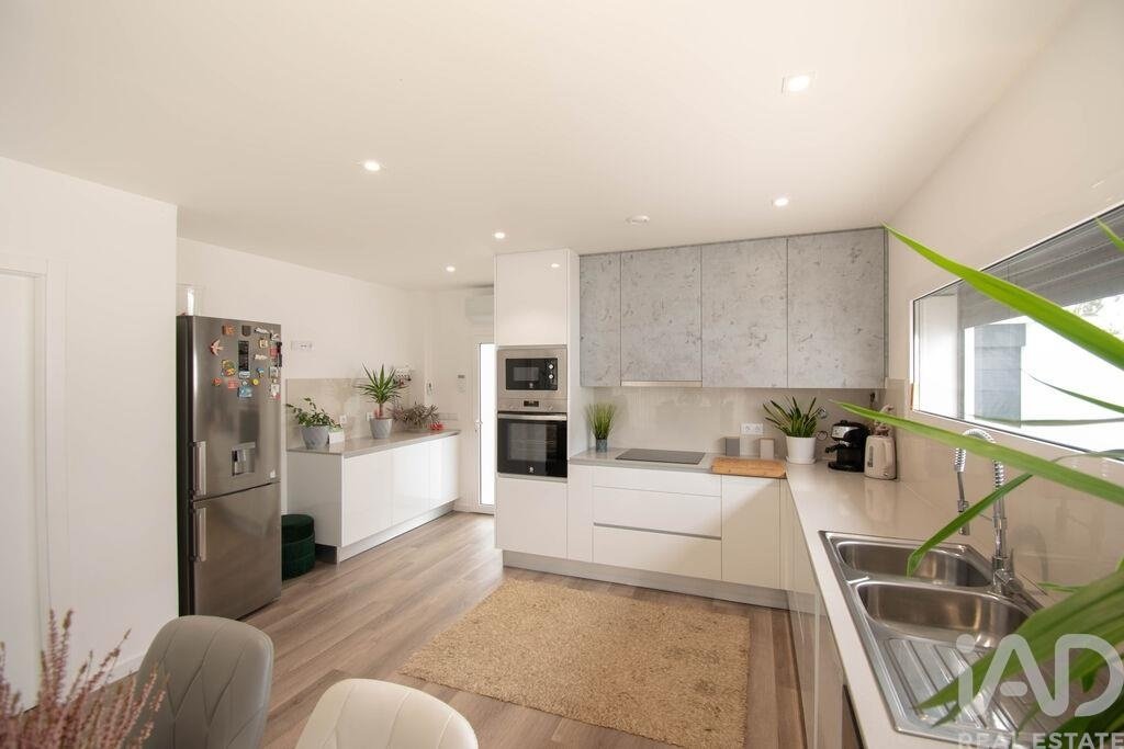 Townhouse in Marinha Grande, Leiria District, Portugal 3 - 17742268