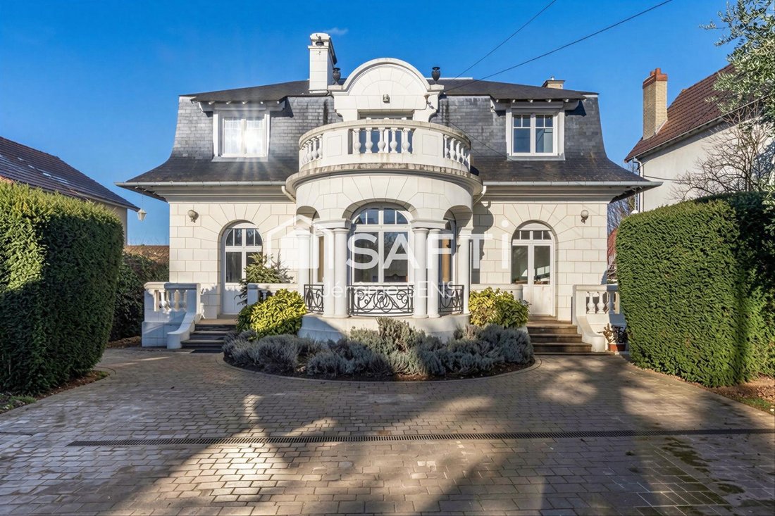 House in Poissy, Ile-de-France, France 1 - 16964909