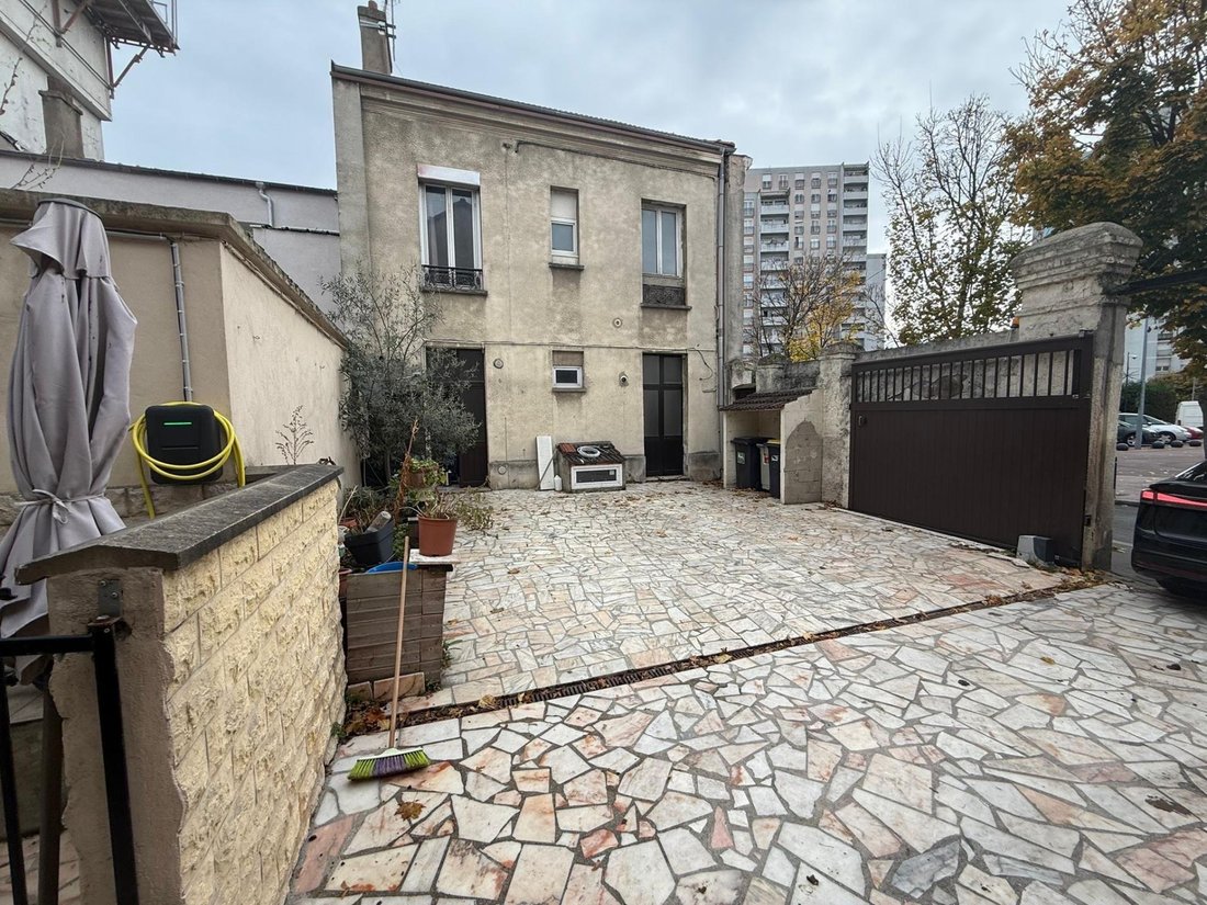 House in Garibaldi-Ottino-Porte de Saint Ouen, Saint-Ouen-sur-Seine, France 2 - 17742947