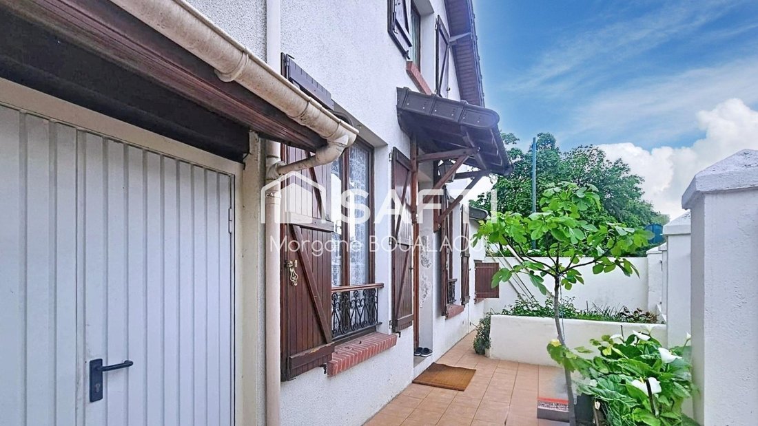 House in Gennevilliers, Ile-de-France, France 1 - 17742728