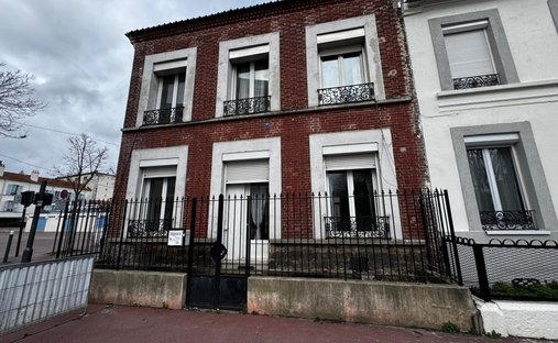 House in Garibaldi-Ottino-Porte de Saint Ouen, Saint-Ouen-sur-Seine, France 1