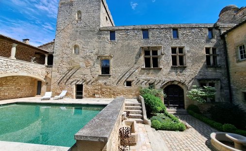 château à Uzès, Occitanie, France 1