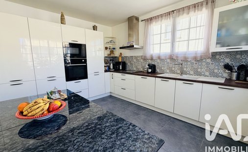 Maison à Varennes-Jarcy, Île-de-France, France 1