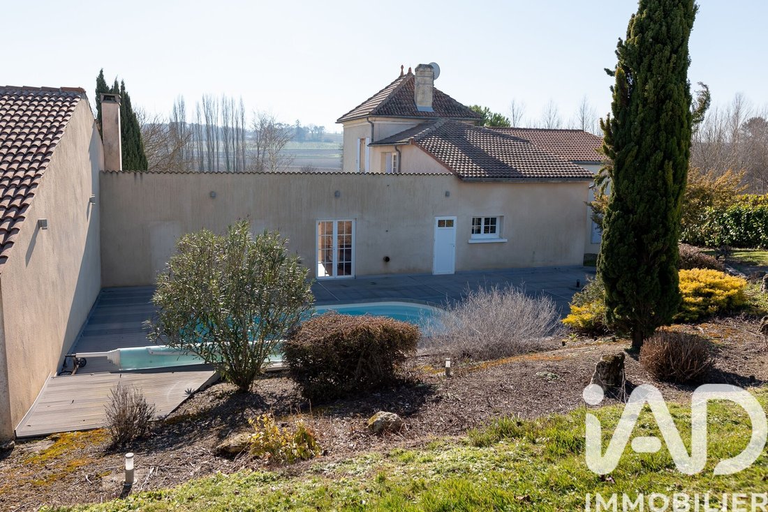 House in Mirambeau, Nouvelle-Aquitaine, France 4 - 17746358