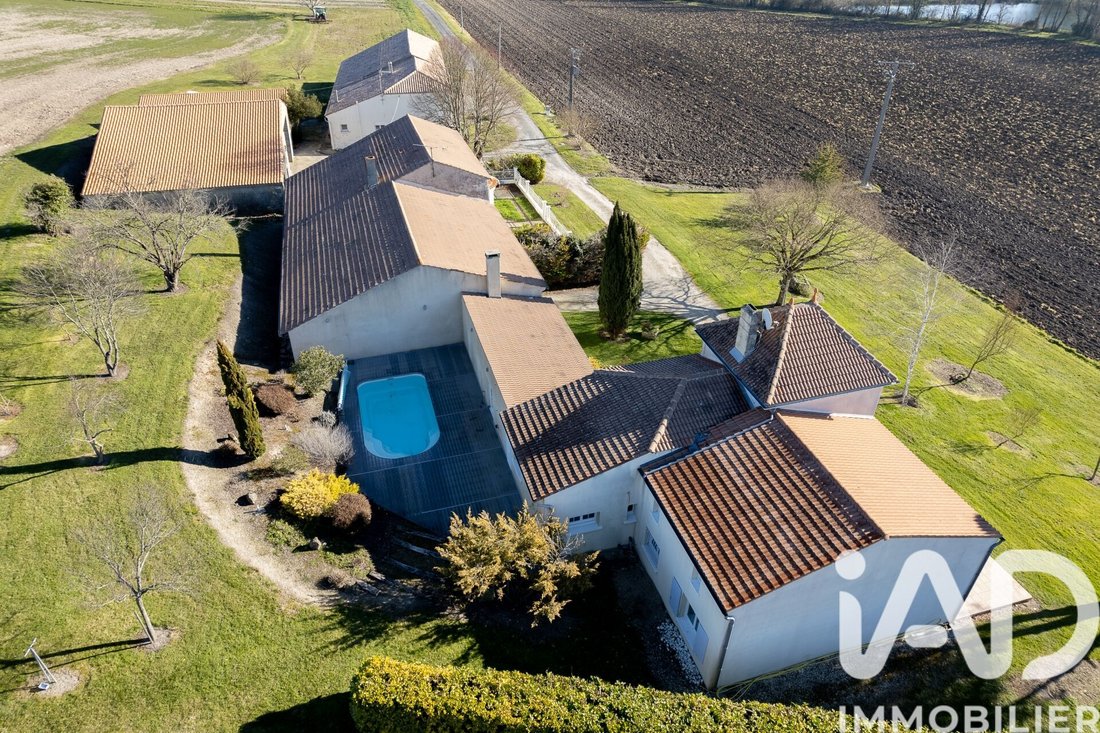 House in Mirambeau, Nouvelle-Aquitaine, France 3 - 17746358