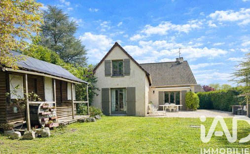 House in Haut, Maule, France 1