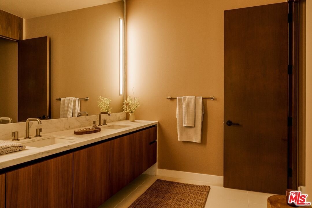 Condo in Los Angeles, California, United States 4 - 17742003