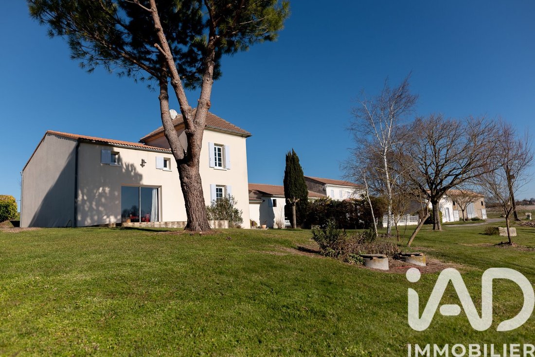 House in Mirambeau, Nouvelle-Aquitaine, France 1 - 17746358