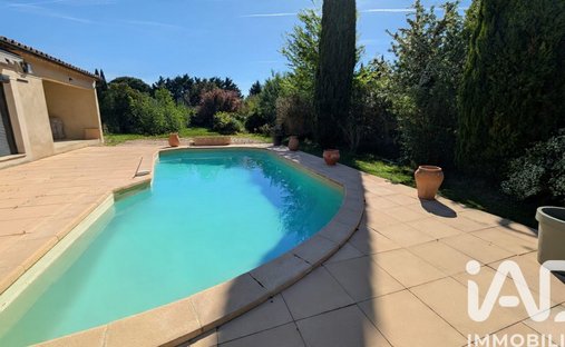 House in Velorgues-Petit Palais, L'Isle-sur-la-Sorgue, France 1
