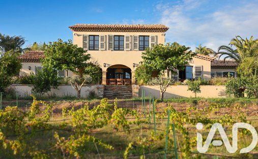 House in Zone Est Diffuse, Saint-Tropez, France 1