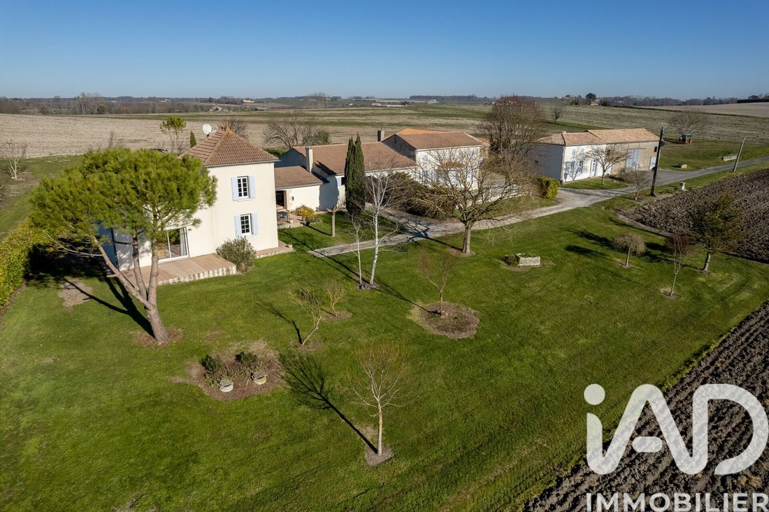 House in Mirambeau, Nouvelle-Aquitaine, France 2 - 17746358