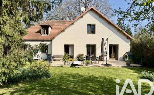 House in Levis-Saint-Nom, Ile-de-France, France 1