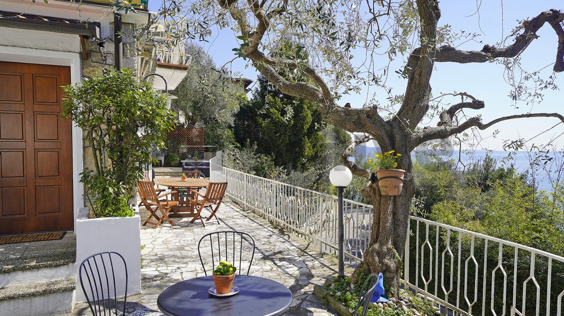 Villa in Gardone Riviera, Lombardy, Italy 2 - 17742106