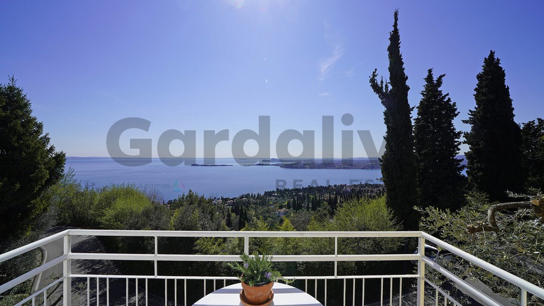 Villa in Gardone Riviera, Lombardy, Italy 1 - 17742106