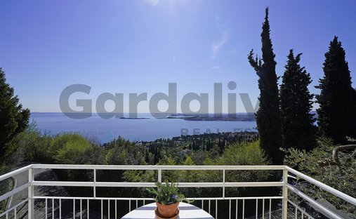 Villa in Gardone Riviera, Lombardy, Italy 1