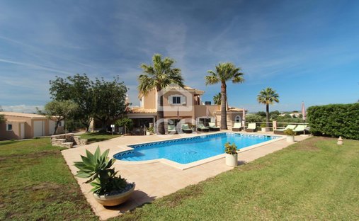 Villa in Armacao de Pera, Algarve, Portugal 1