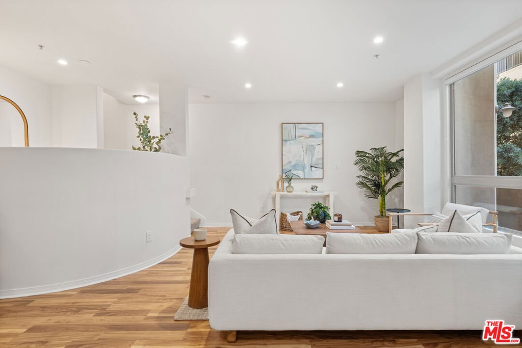 Condo in Los Angeles, California, United States 4 - 17747131