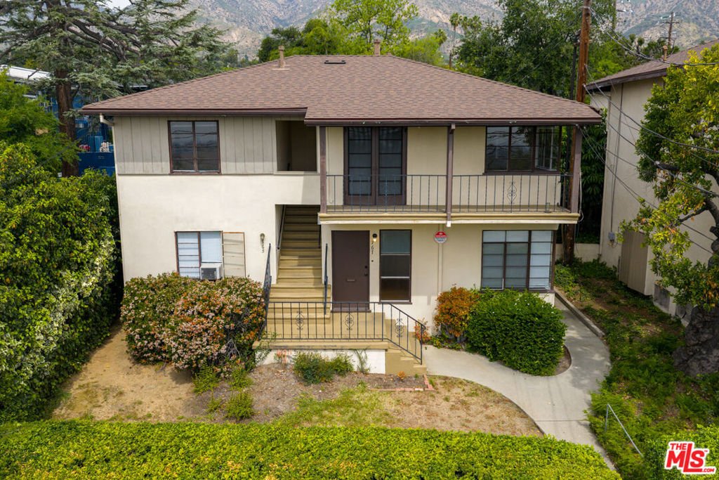 Altadena, California, United States 4 - 17747125