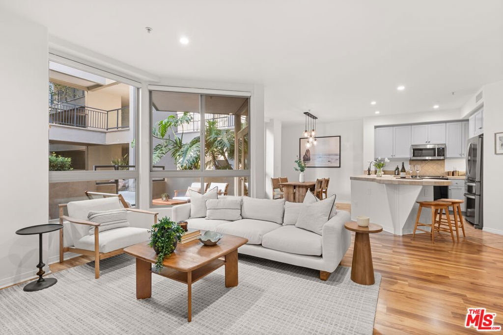 Condo in Los Angeles, California, United States 1 - 17747131