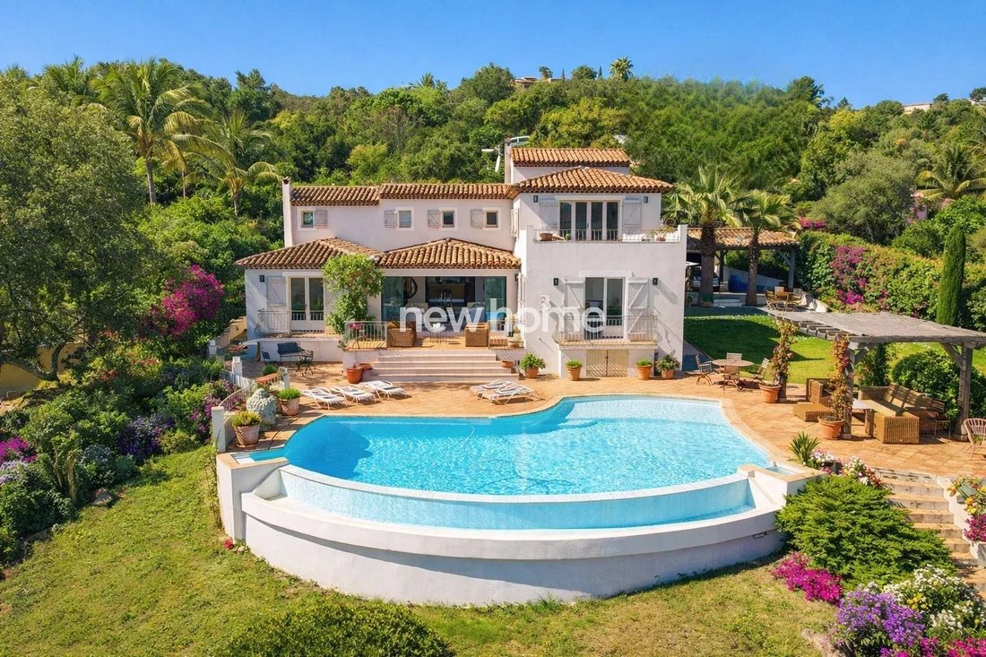 Villa in Les Adrets-de-l'Estérel, Provence-Alpes-Côte d'Azur, France 1 - 17505582