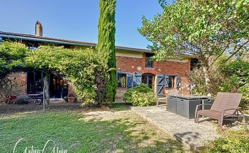 House in Villefranche-de-Lauragais, Occitania, France 1